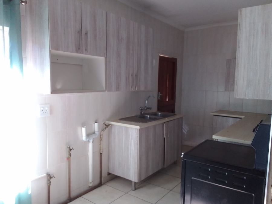 To Let 2 Bedroom Property for Rent in Lower Bo-dorp North West